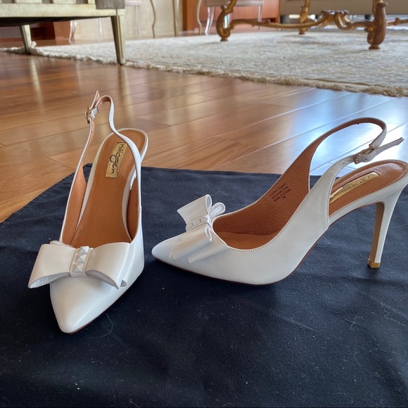 Halogen Halila-Lea white leather pumps size 7 - Picture 1 of 7